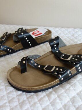 NWT r2 Berlin Black Studded Slide-On Sandals – Wmns 9